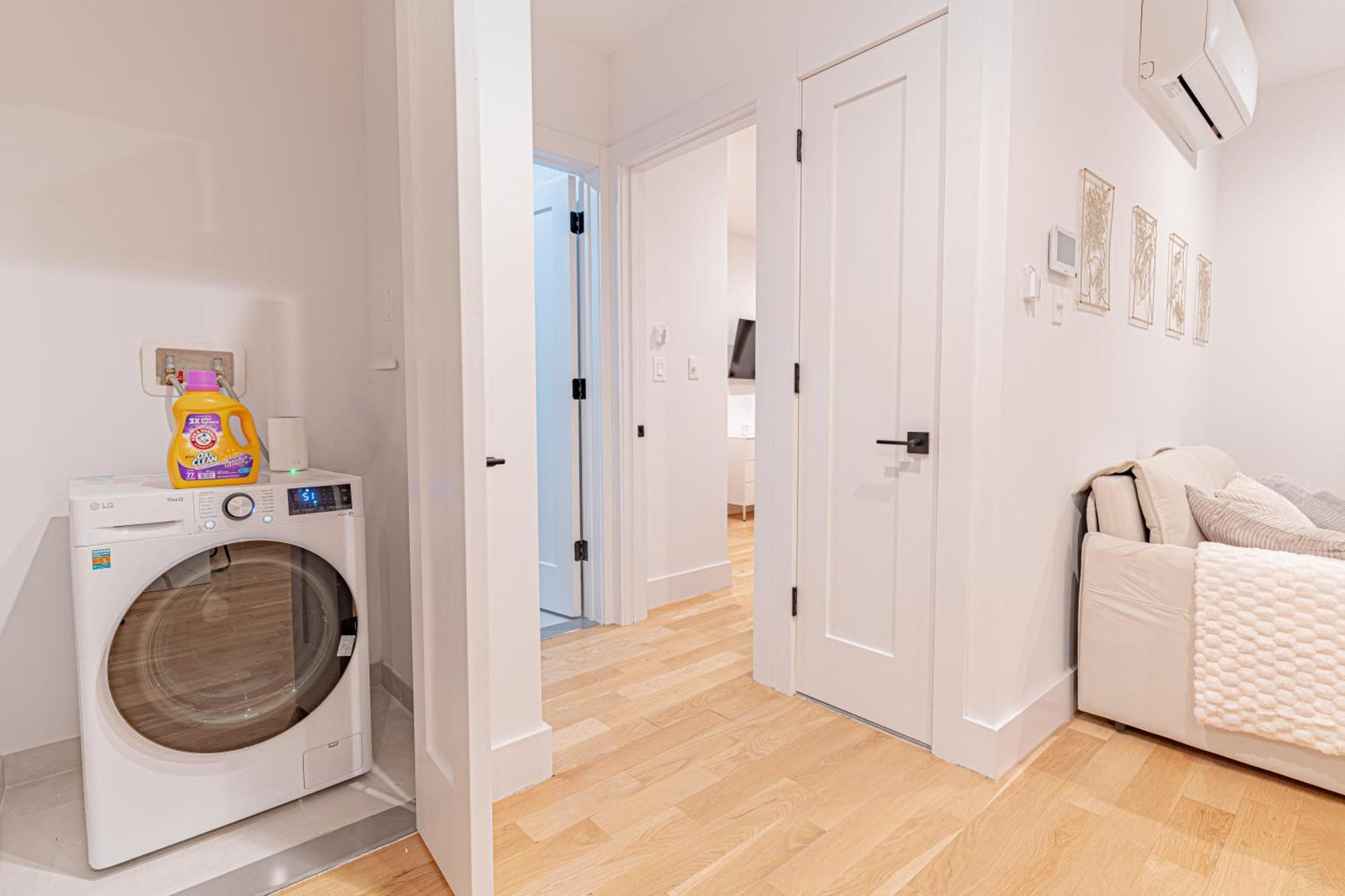 Apartment Modern & Min Brooklyn Gem W Balcony New York