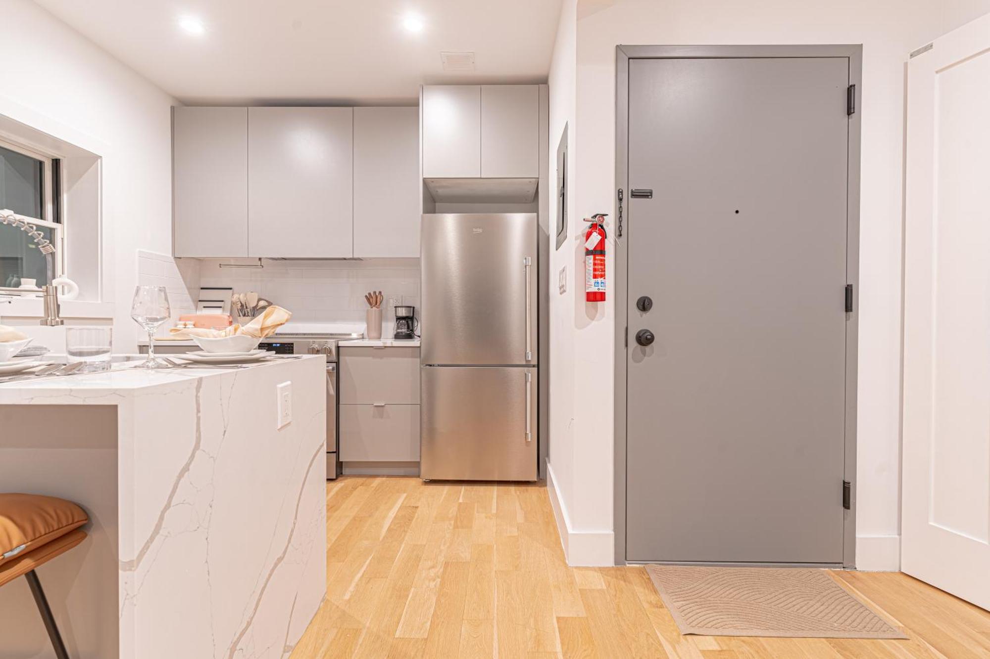 Apartment Modern & Min Brooklyn Gem W Balcony New York