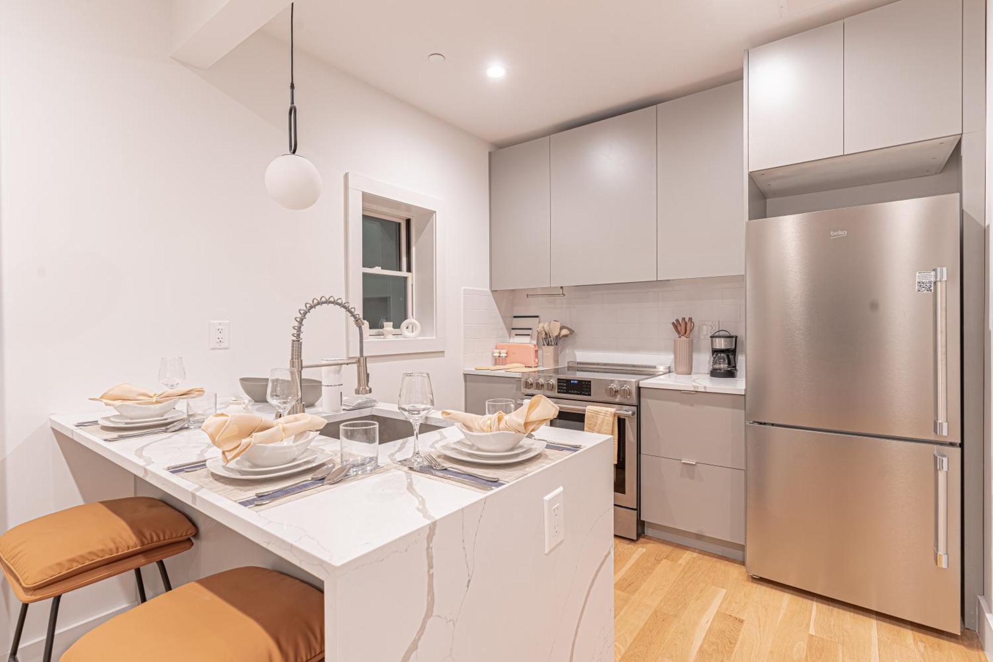 Modern & Min Brooklyn Gem W Balcony *