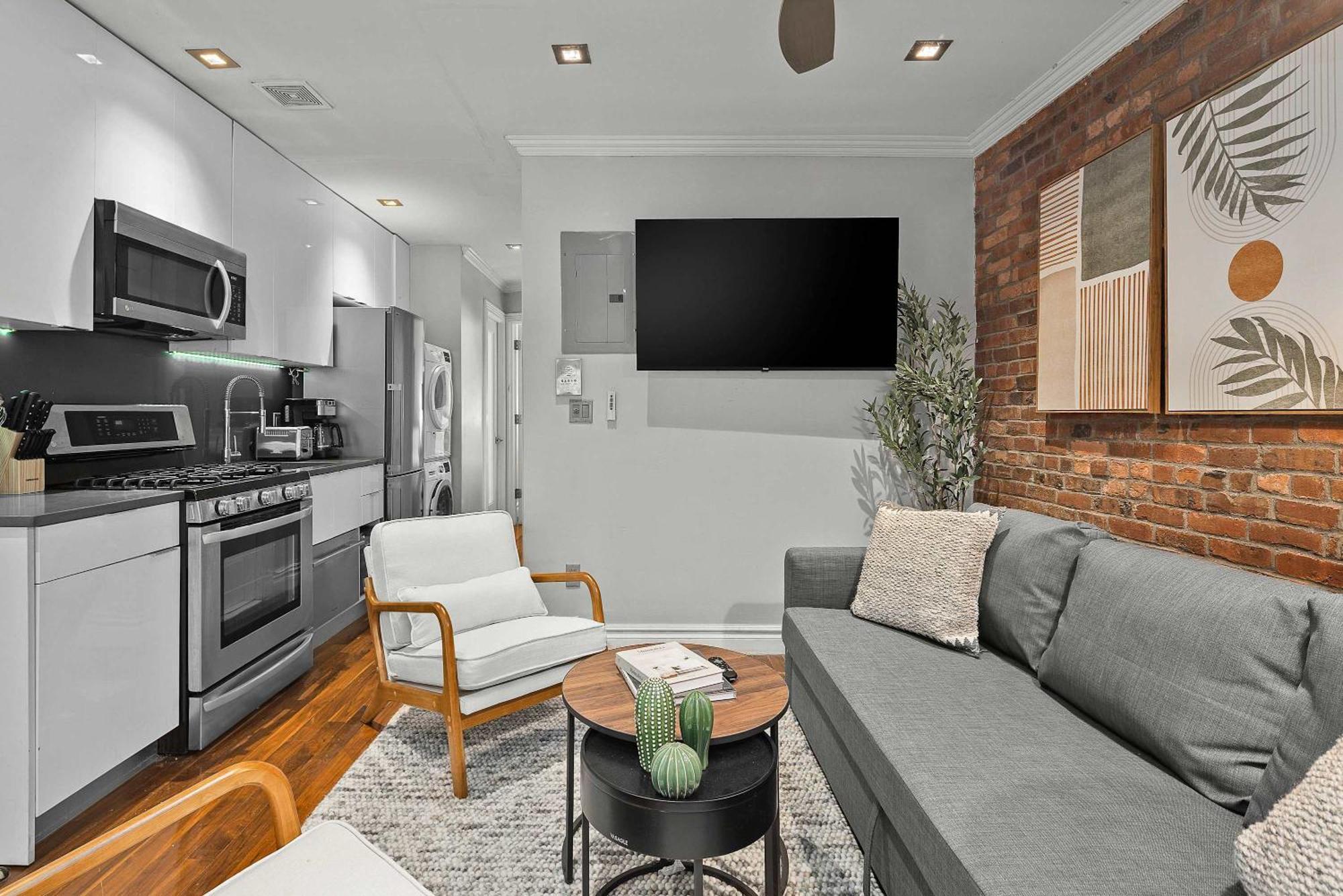 Sleek Midtown East Near Everything