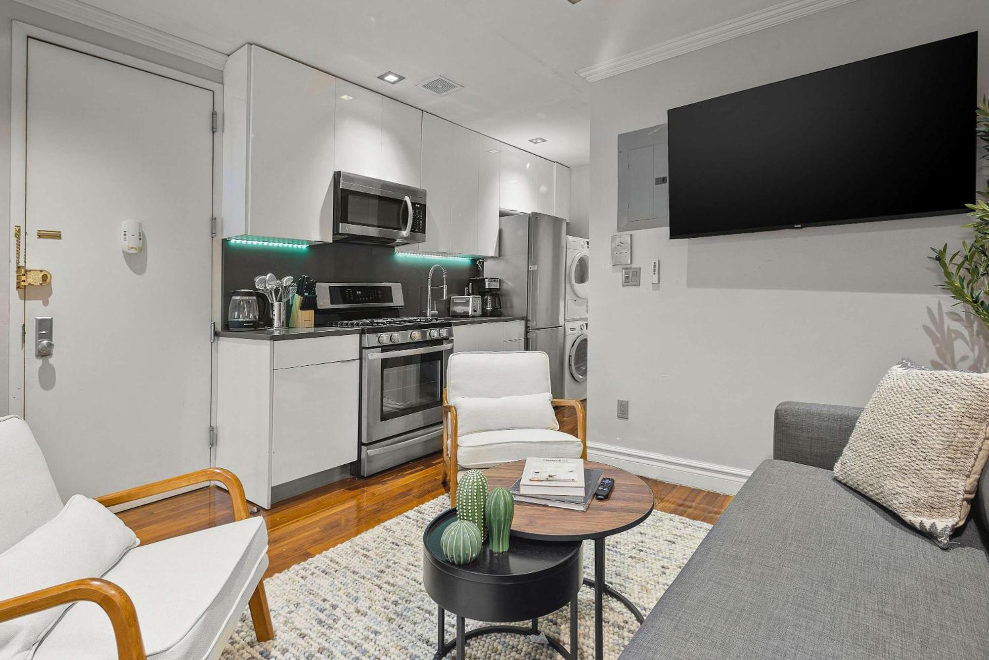 Sleek Midtown East Near Everything * New York