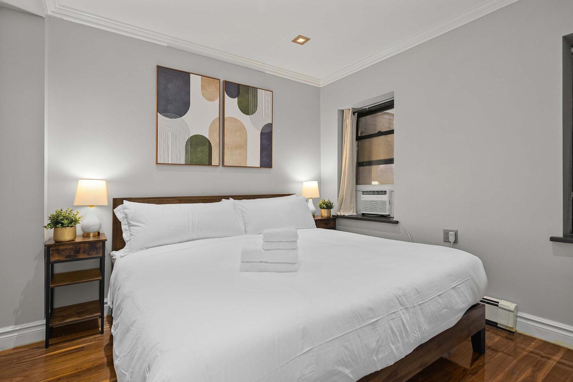 Sleek Midtown East Near Everything