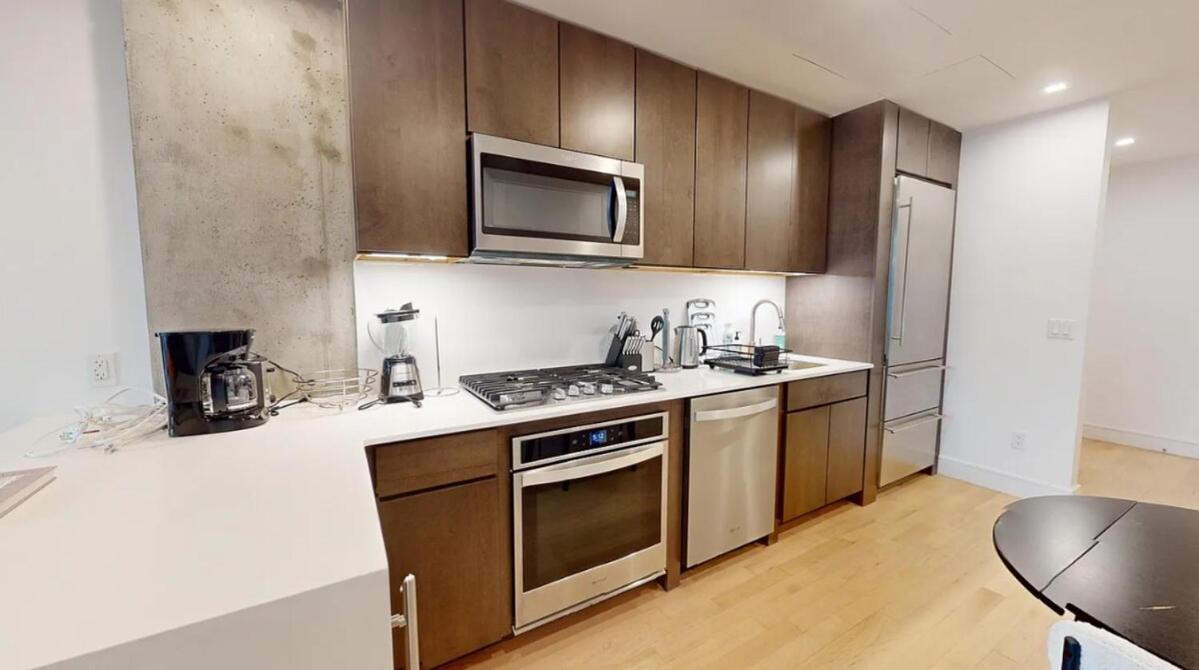 Apartment Sleek Two Bedroom In Manhattan