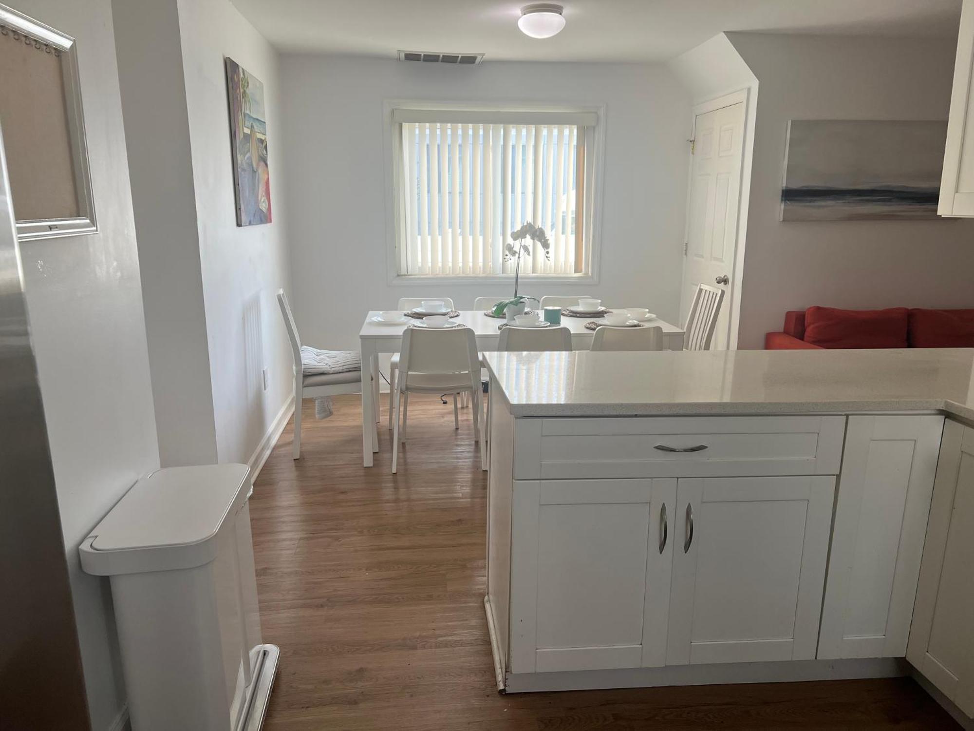 House 2car Parking Subway Jfk Usb New York