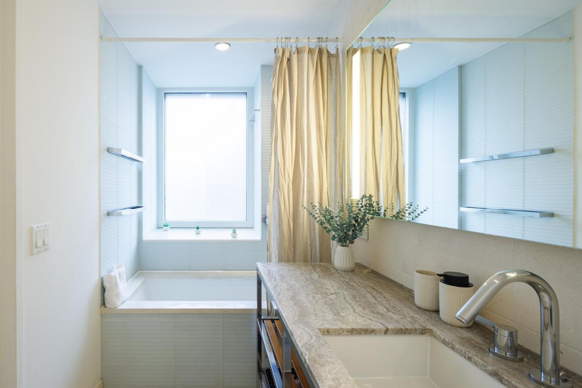 Stylish Nyc Haven Steps To Broadway & Dining *