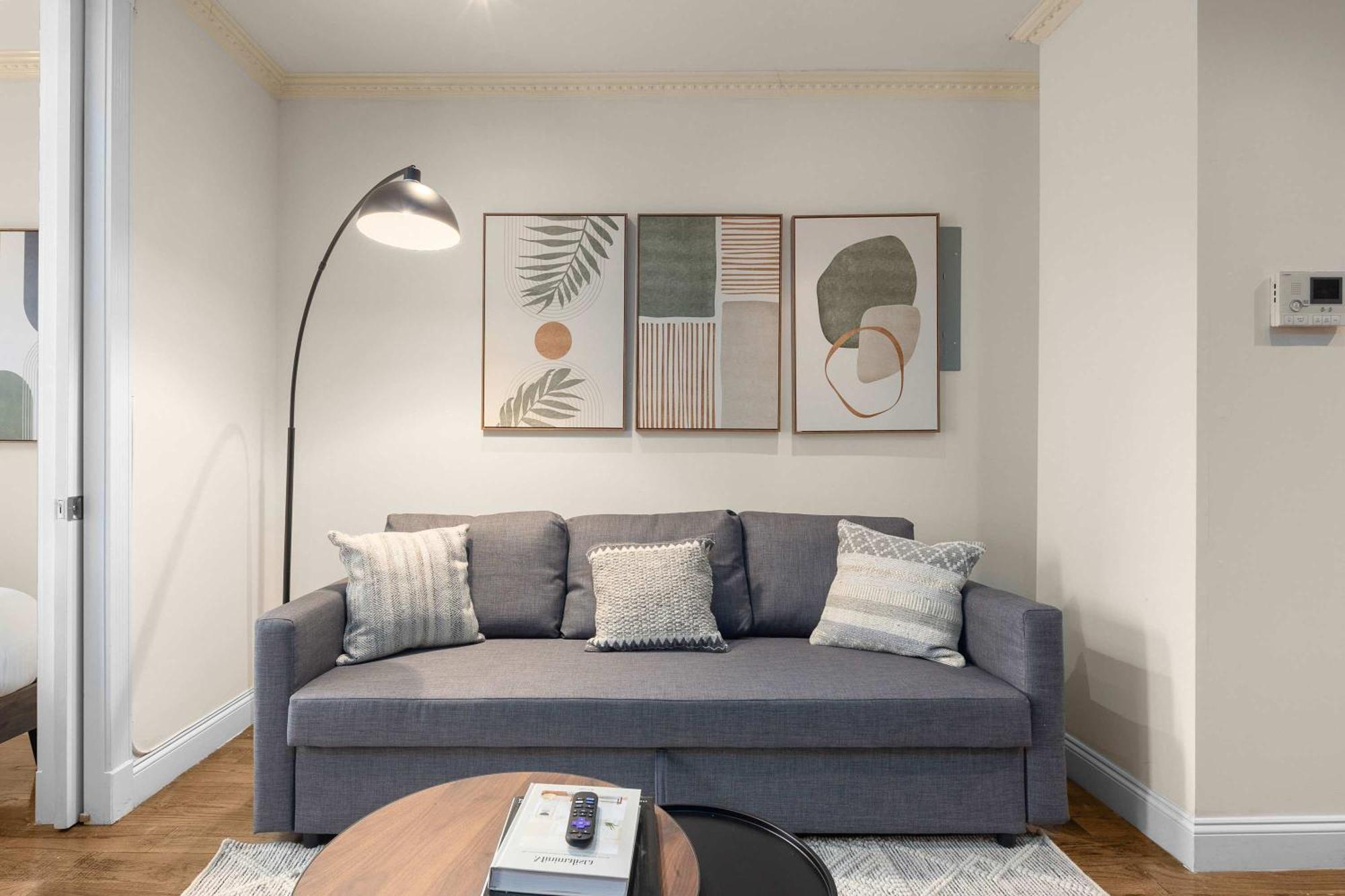 Stylish East Side Escape Steps From Fun Apartment *