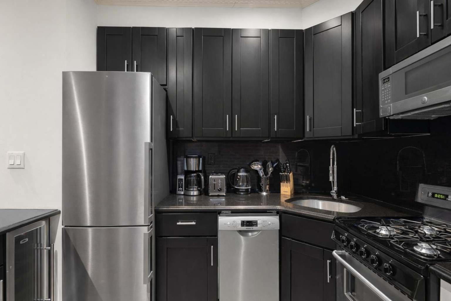 Apartment Stylish East Side Escape Steps From Fun New York