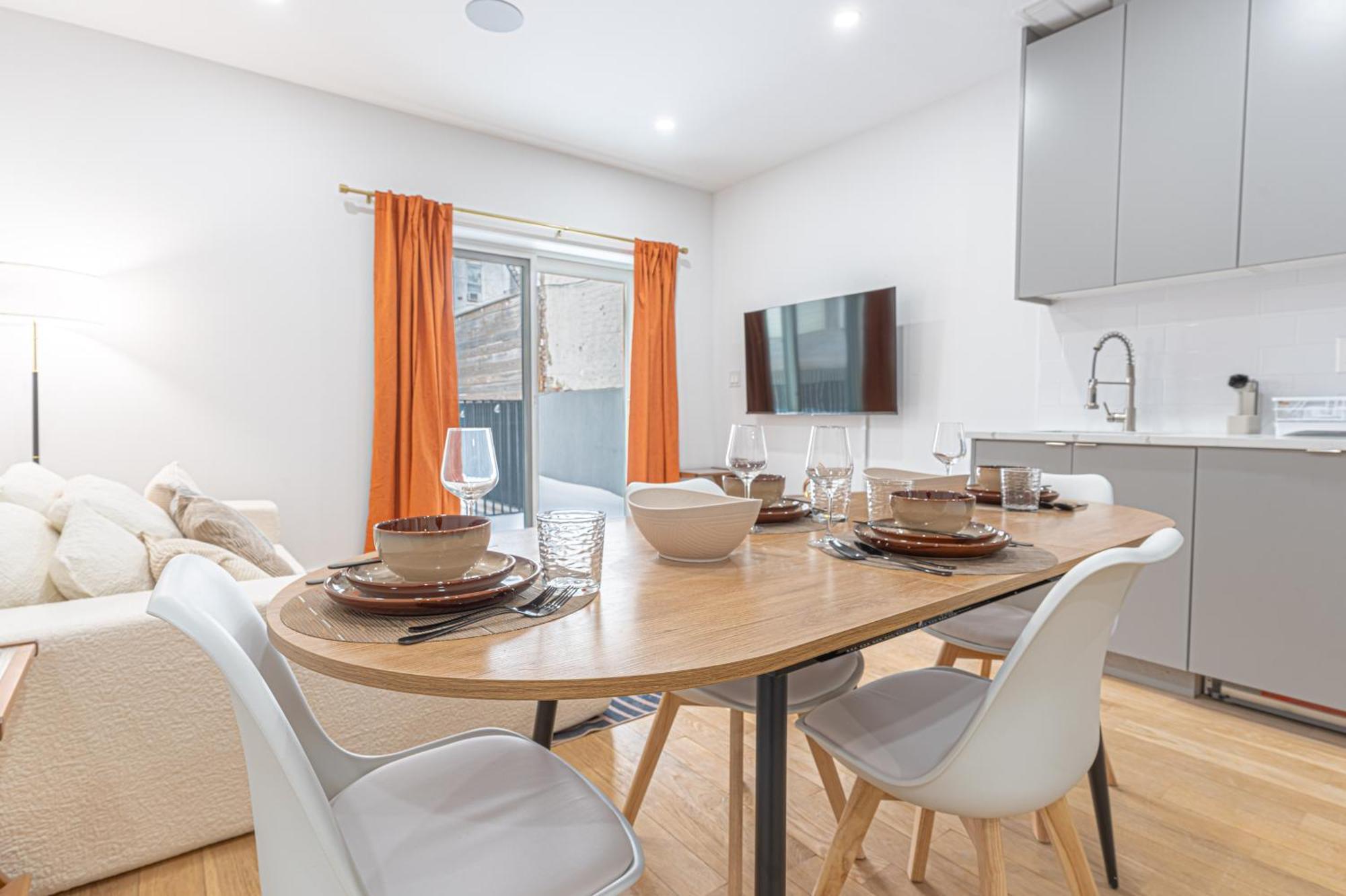 Apartment Modern Duplex Escape W Backyard *