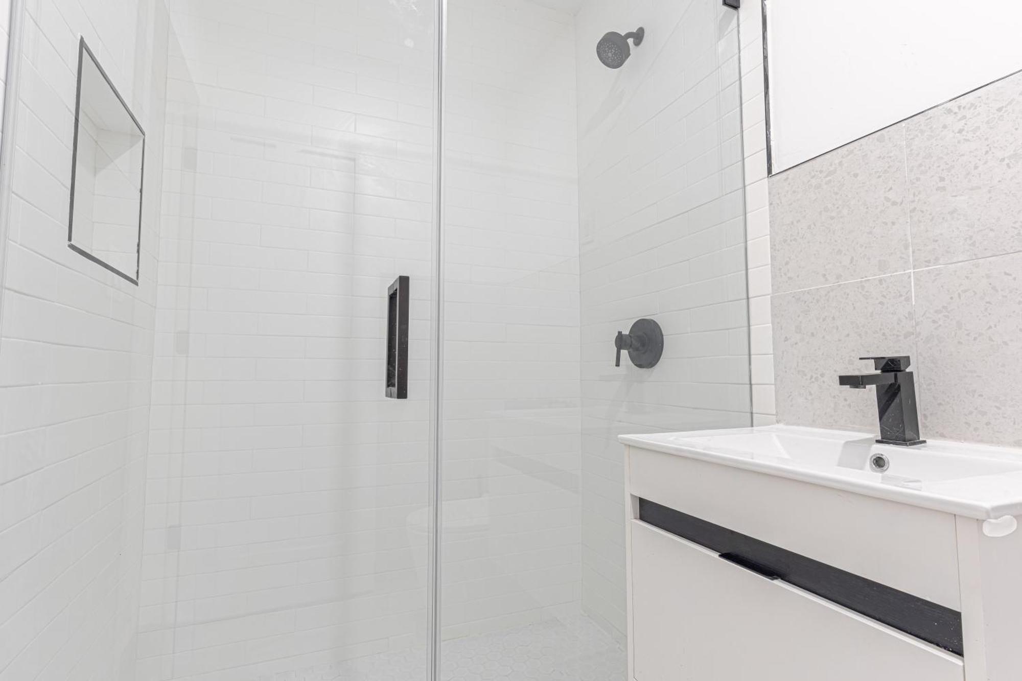 Modern Duplex Escape W Backyard Apartment New York