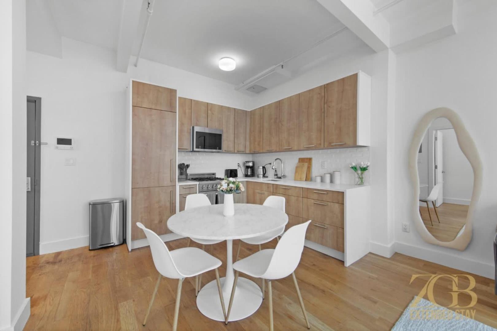 517 - 47c Beautifully Renovated 1 Bedroom In Prime Manhattan *