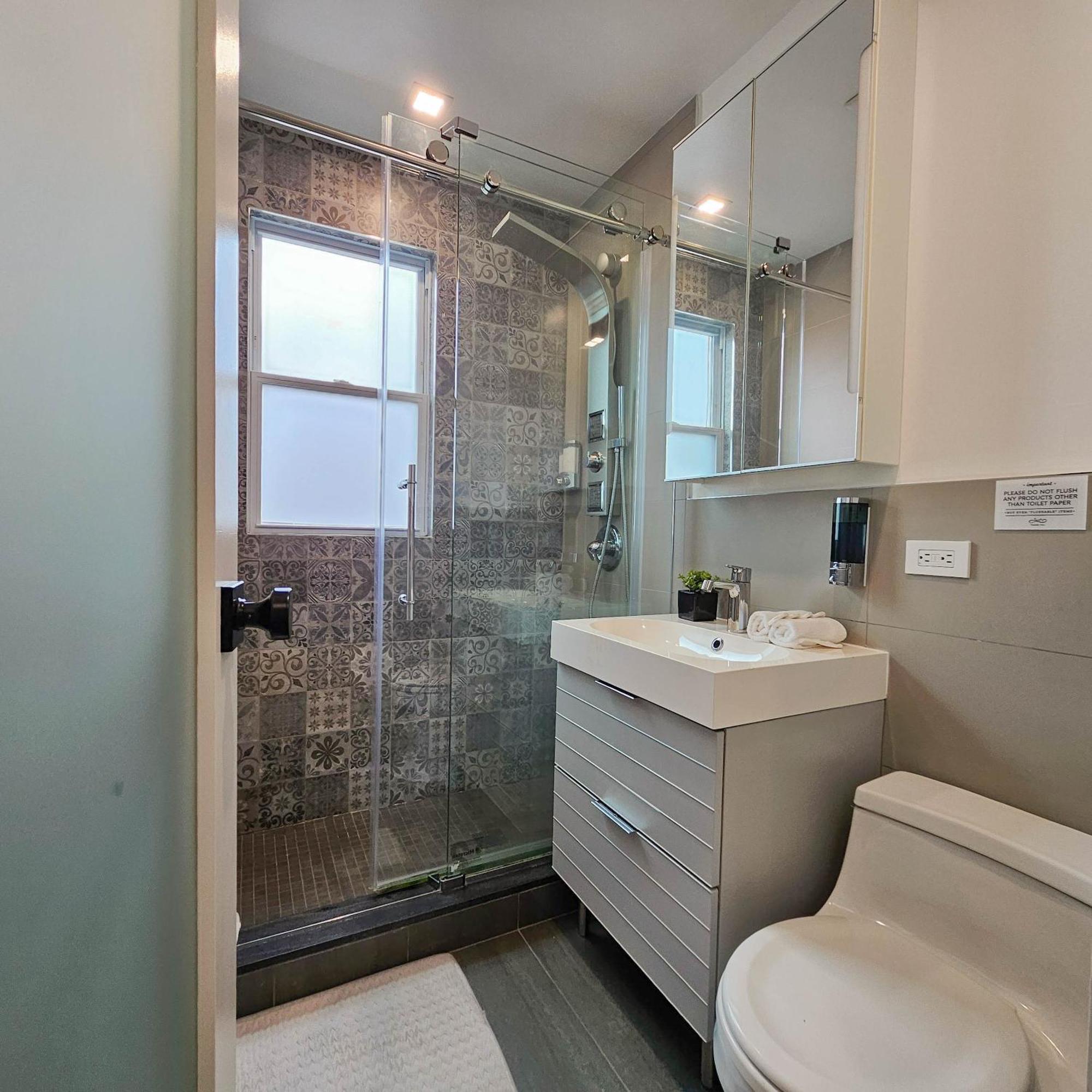 Bright Modern 2-bedroom - Prime Astorioa - Near Subway *