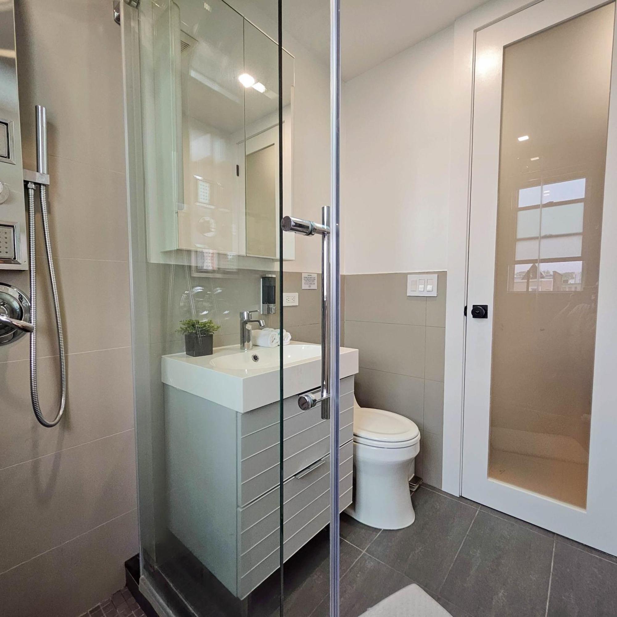 Bright Modern 2-bedroom - Prime Astorioa - Near Subway