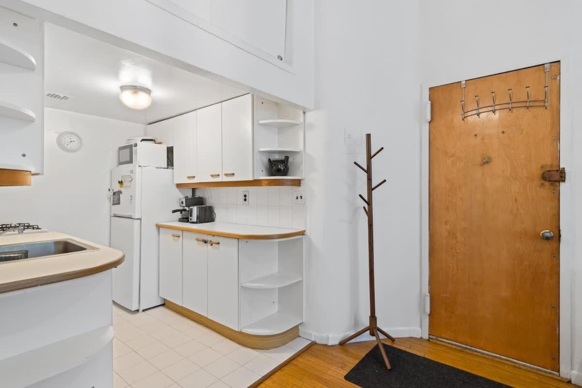 Stylish In Park In Location Ever