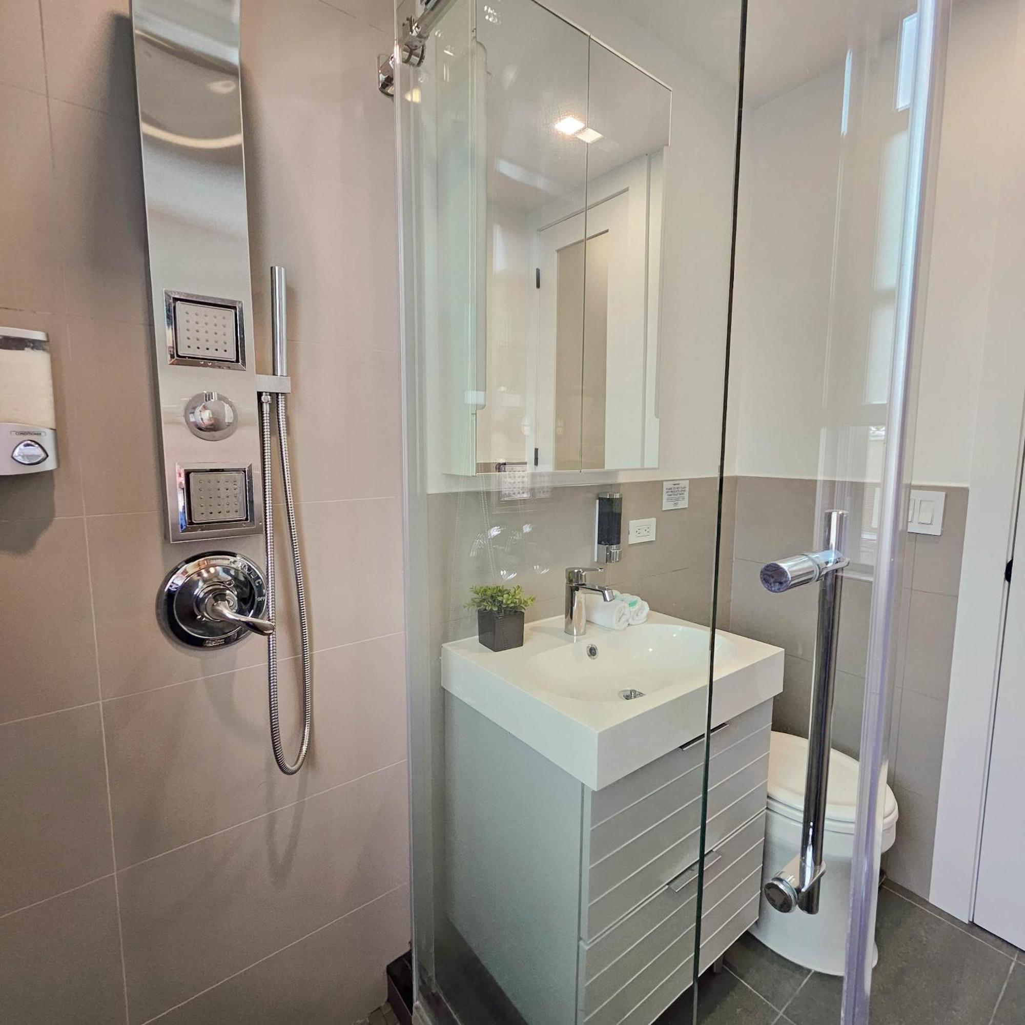 Bright Modern 2-bedroom - Prime Astorioa - Near Subway New York