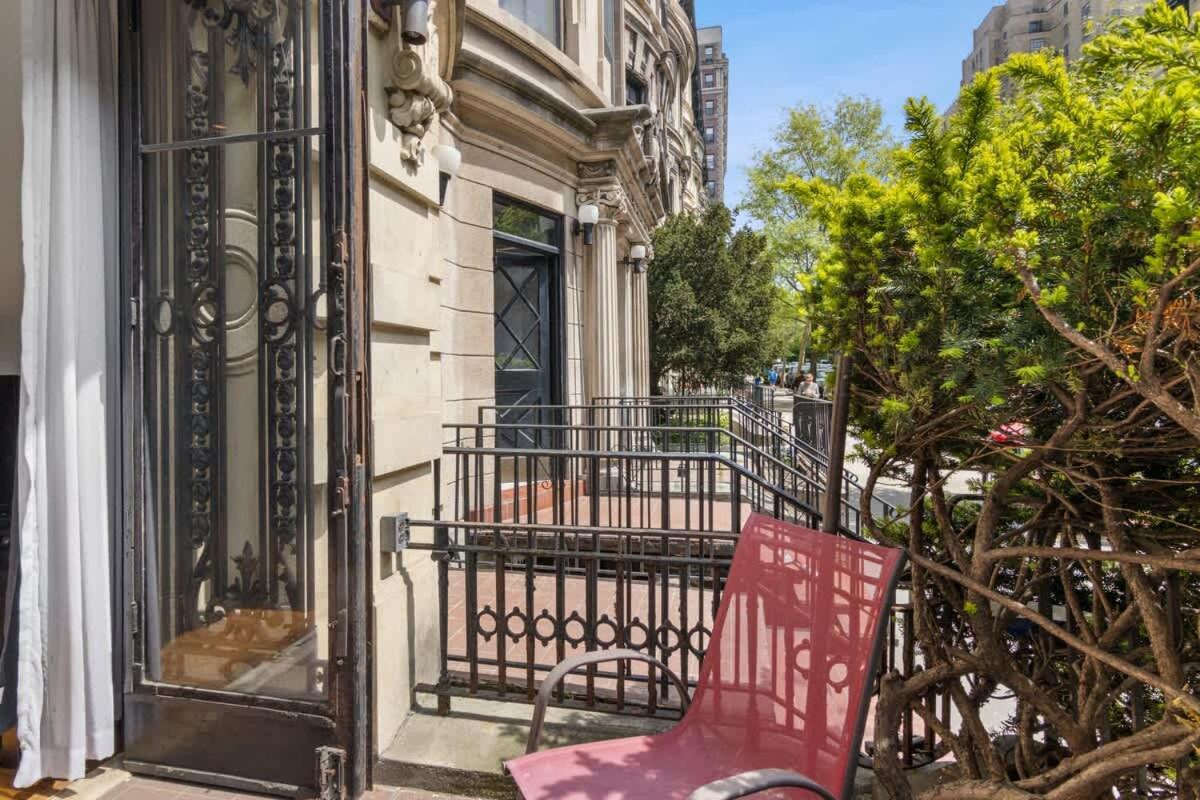 Stylish In Park In Location Ever Apartment *