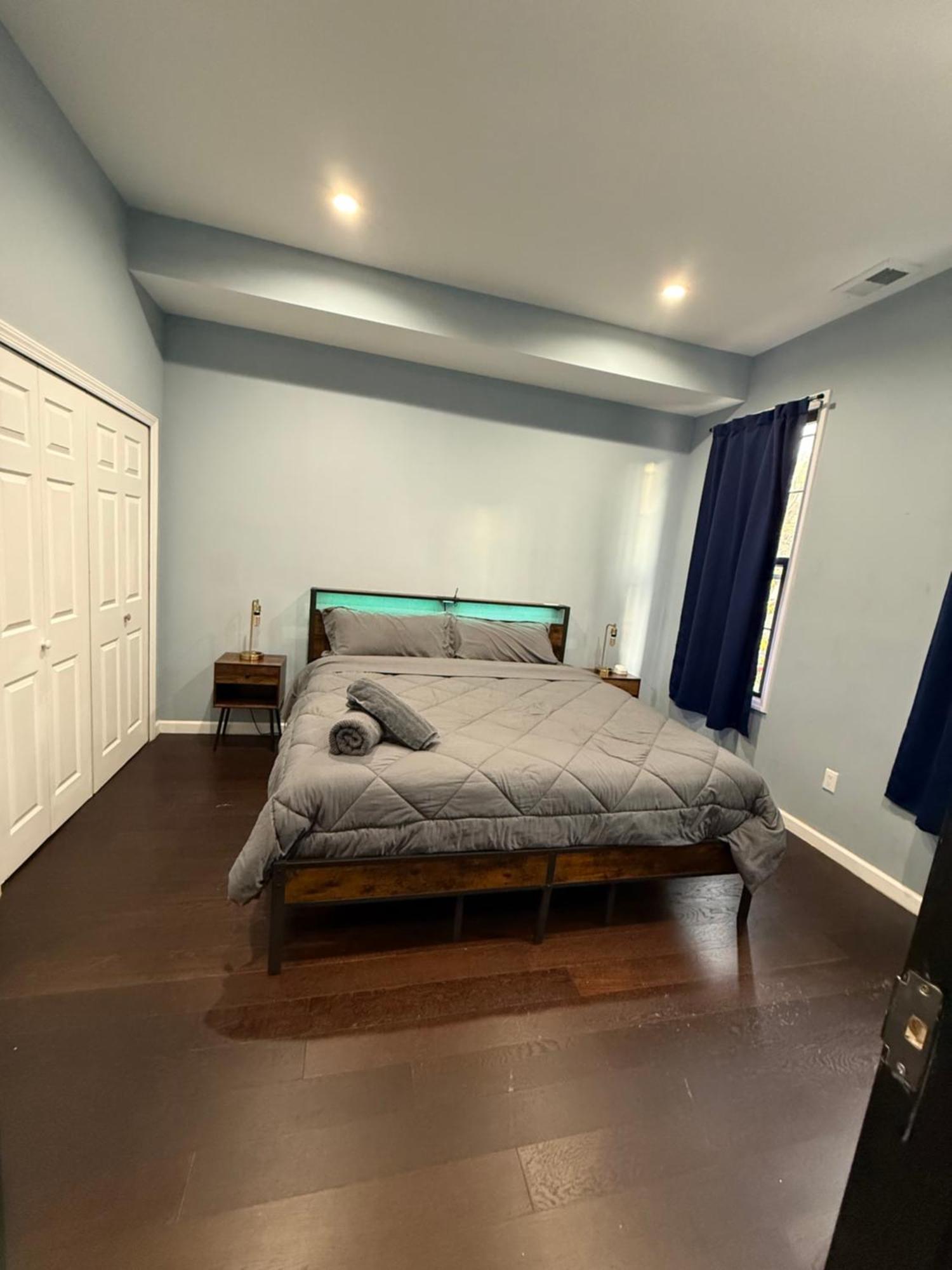 Beautiful In Brooklyn Nyc Walking Distance Metro Station Apartment New York