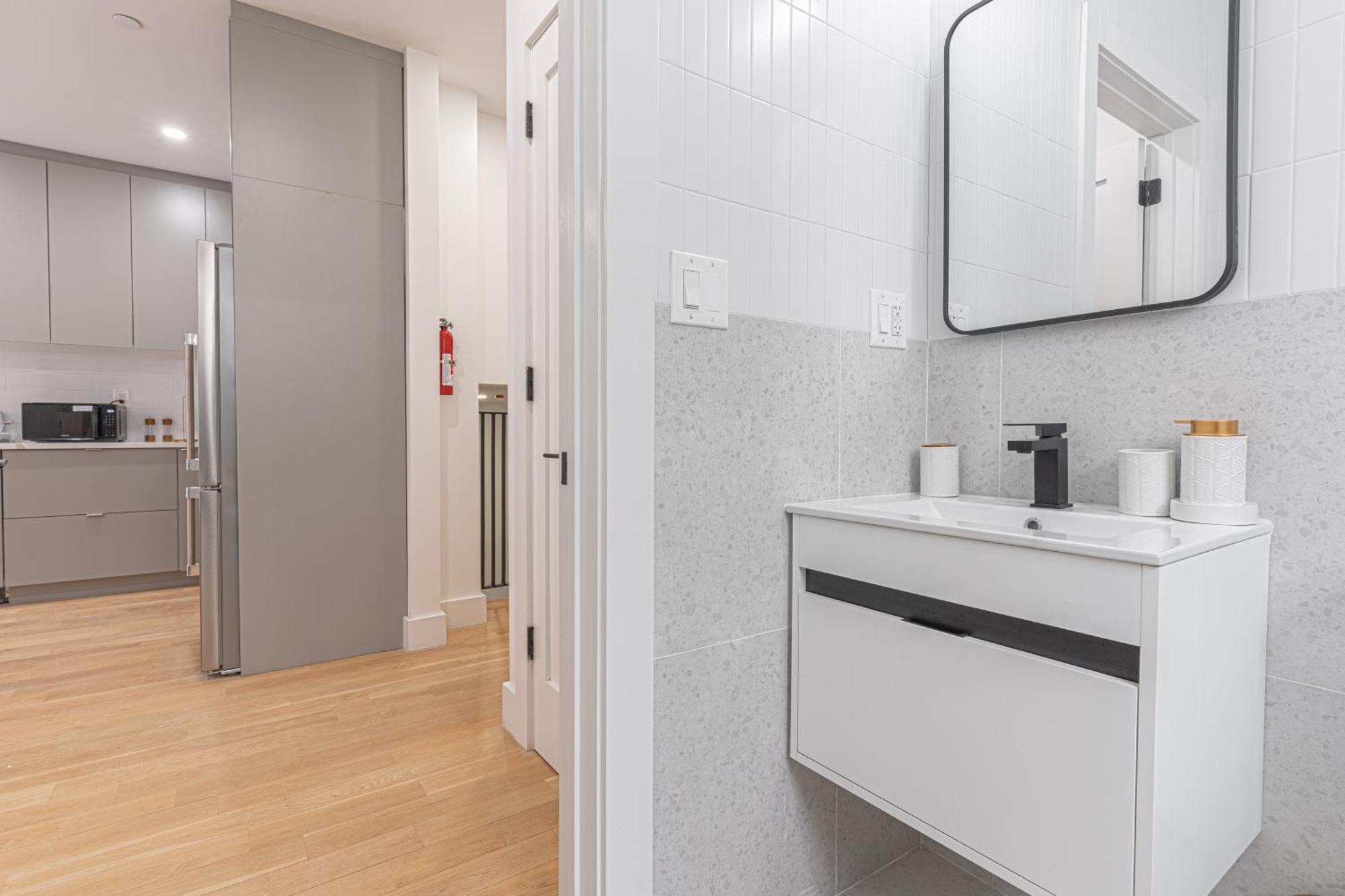 Modern Duplex Escape W Backyard Apartment New York