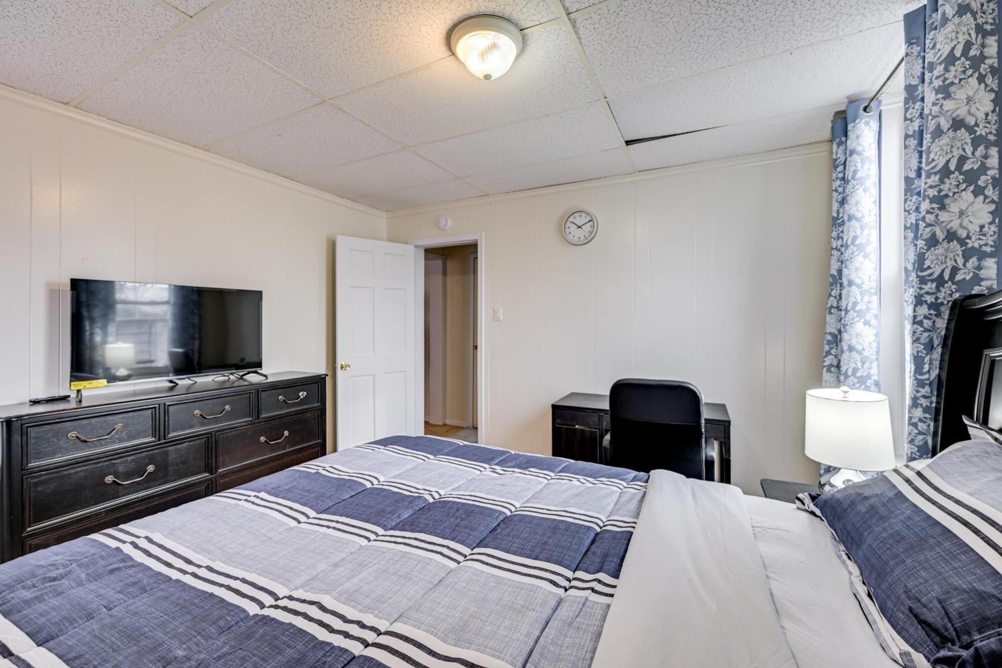 Easy Train Access! Quiet Commuter Apartment New York