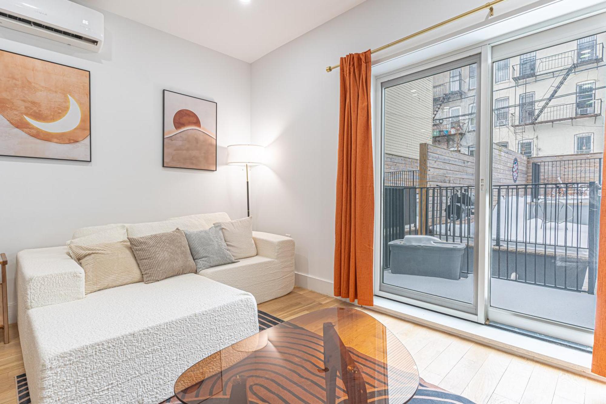 Modern Duplex Escape W Backyard Apartment