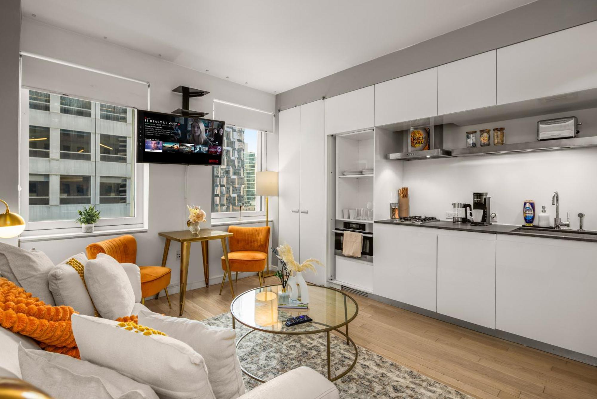 Chic Nyc Retreat Beside Broadway & Iconic Sights *