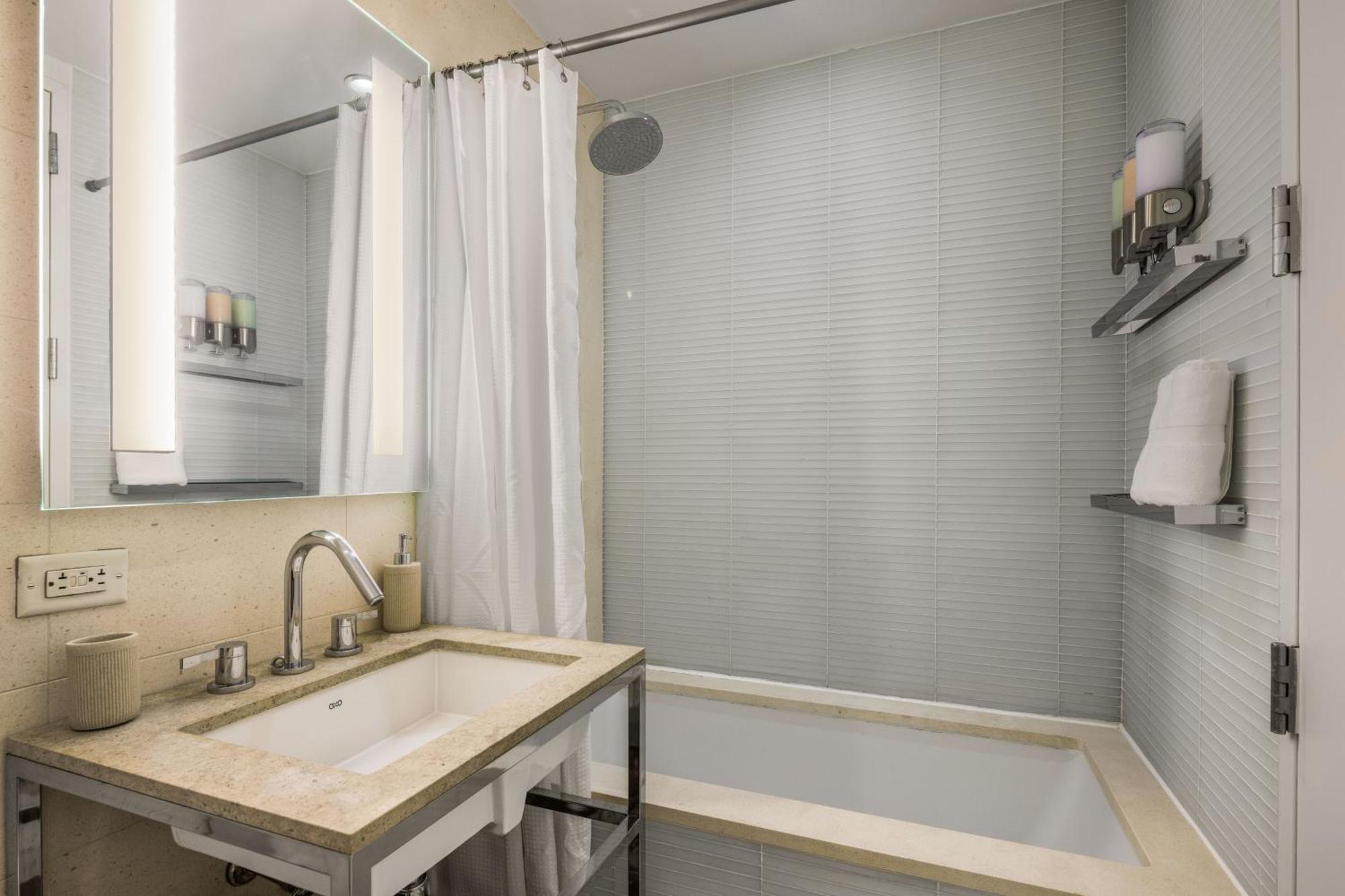 Chic Nyc Retreat Beside Broadway & Iconic Sights * New York