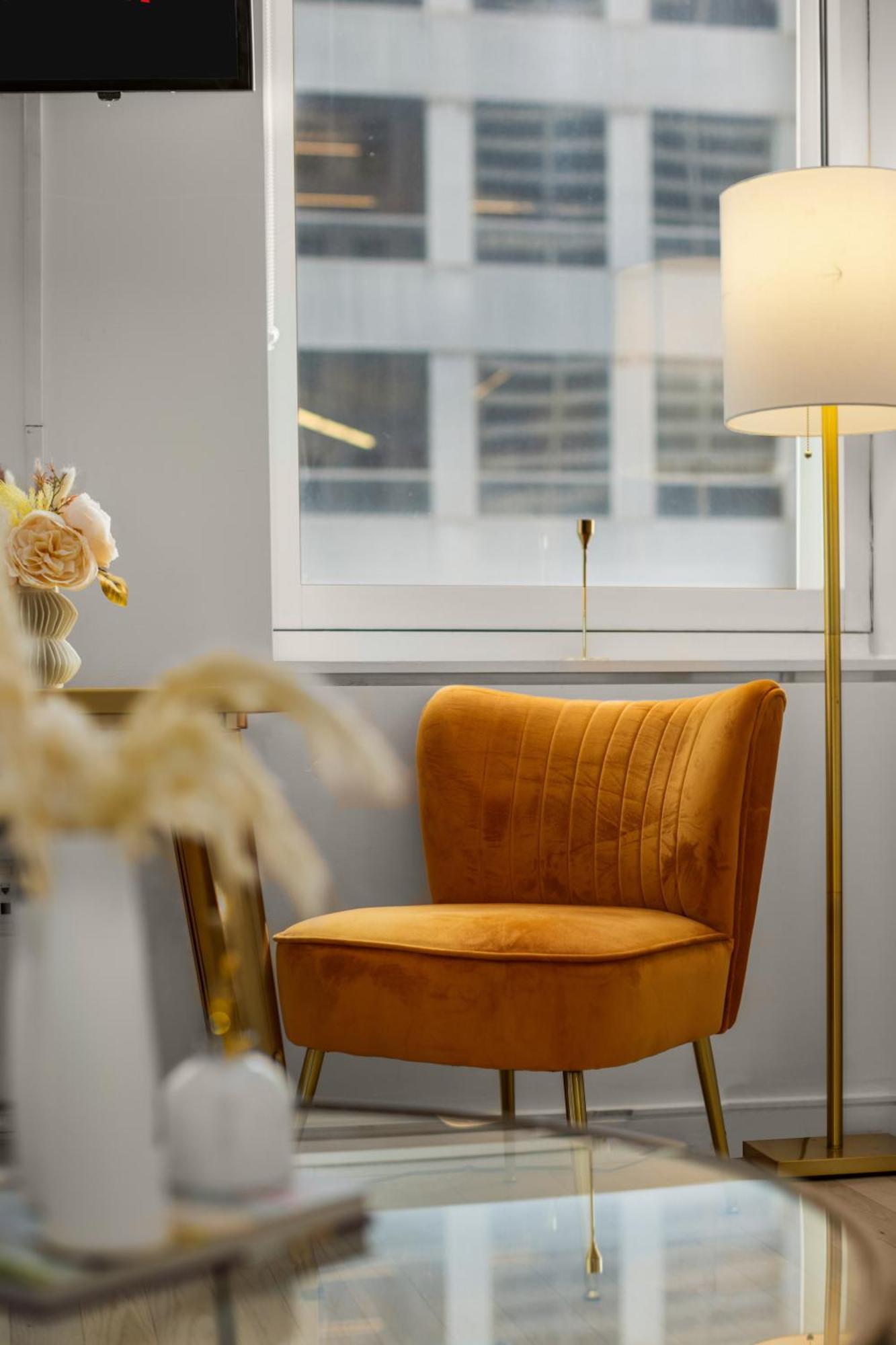 Chic Nyc Retreat Beside Broadway & Iconic Sights