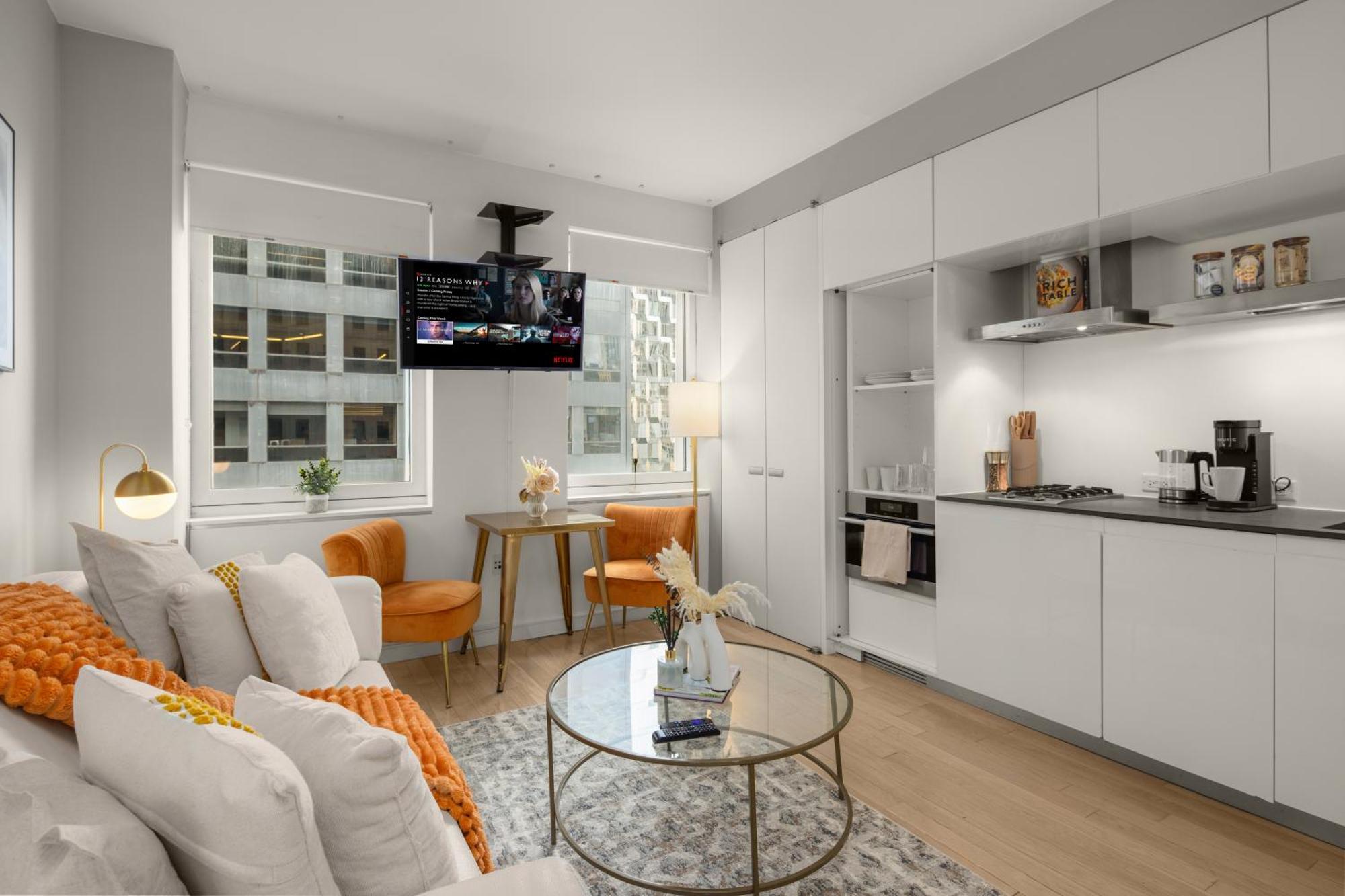 Chic Nyc Retreat Beside Broadway & Iconic Sights Apartment New York