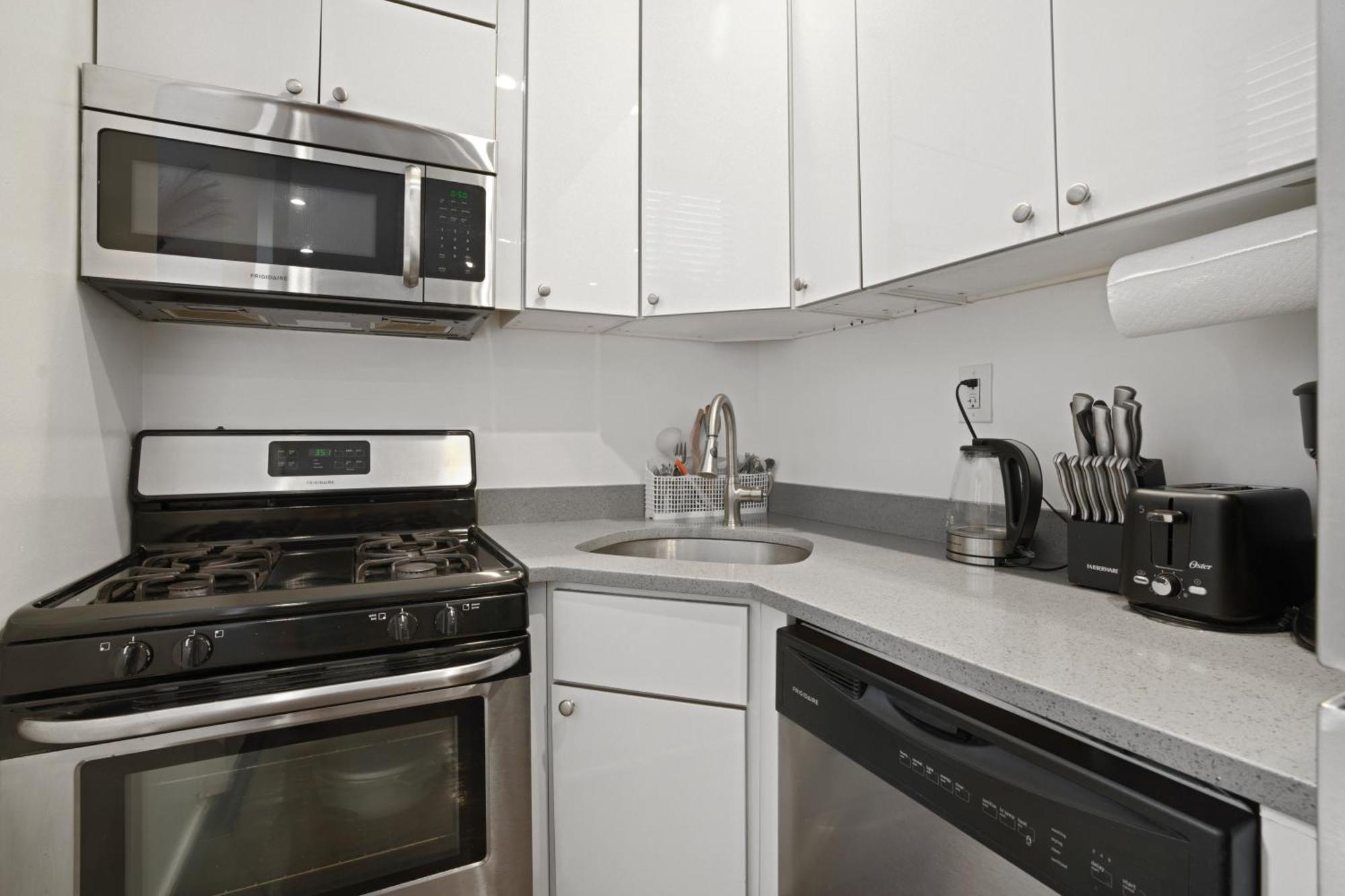 3 Bd Idyllic Haven Next To Park New York