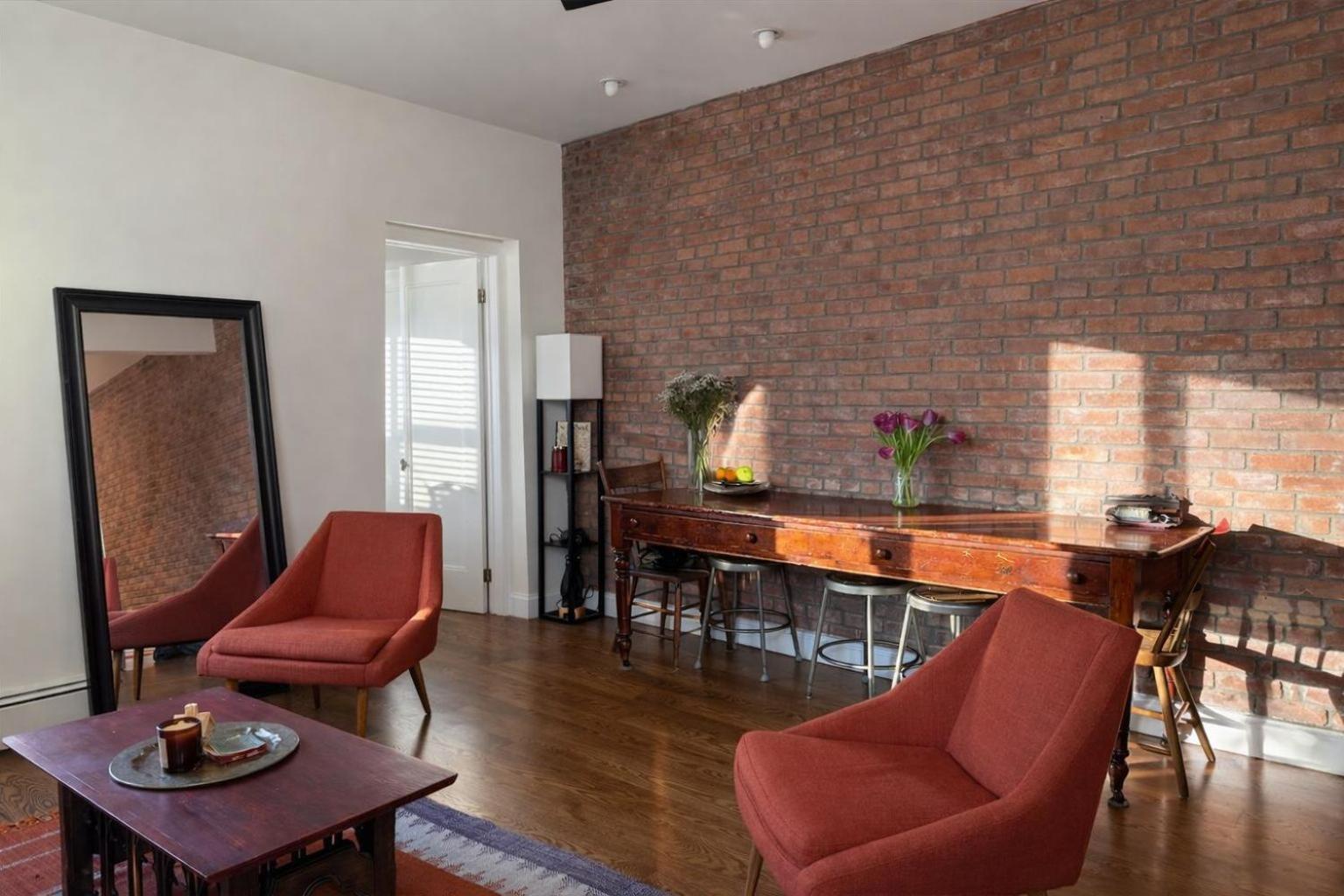 Sunlit Luxury 2br Harlem Brownstone Retreat With Terrace Near Express Trains