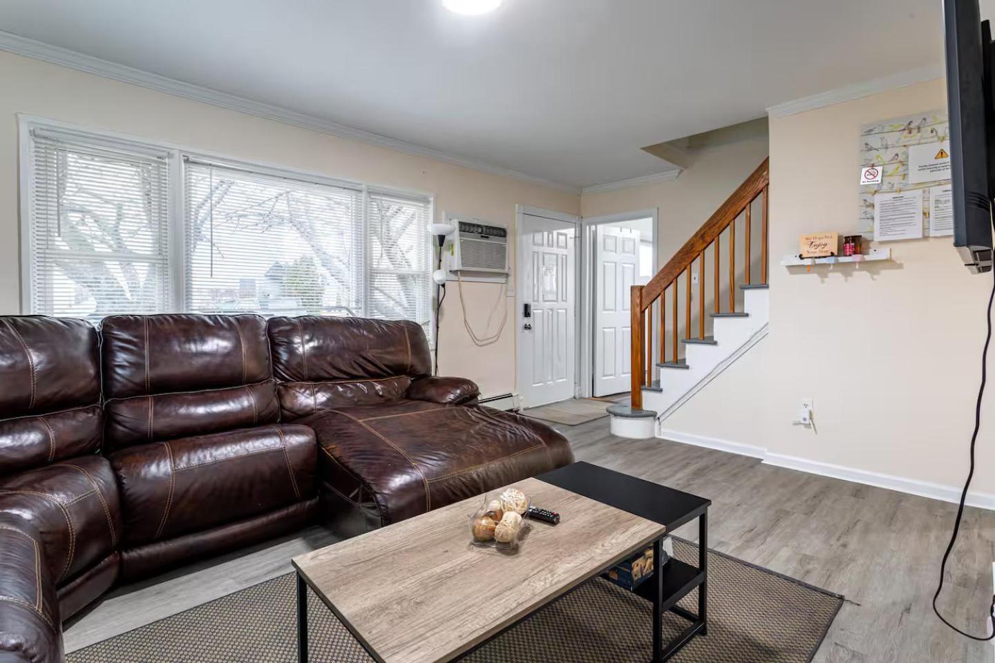 Entire 3bdr W/parking, Backyard, Firepit, Bbq Villa New York