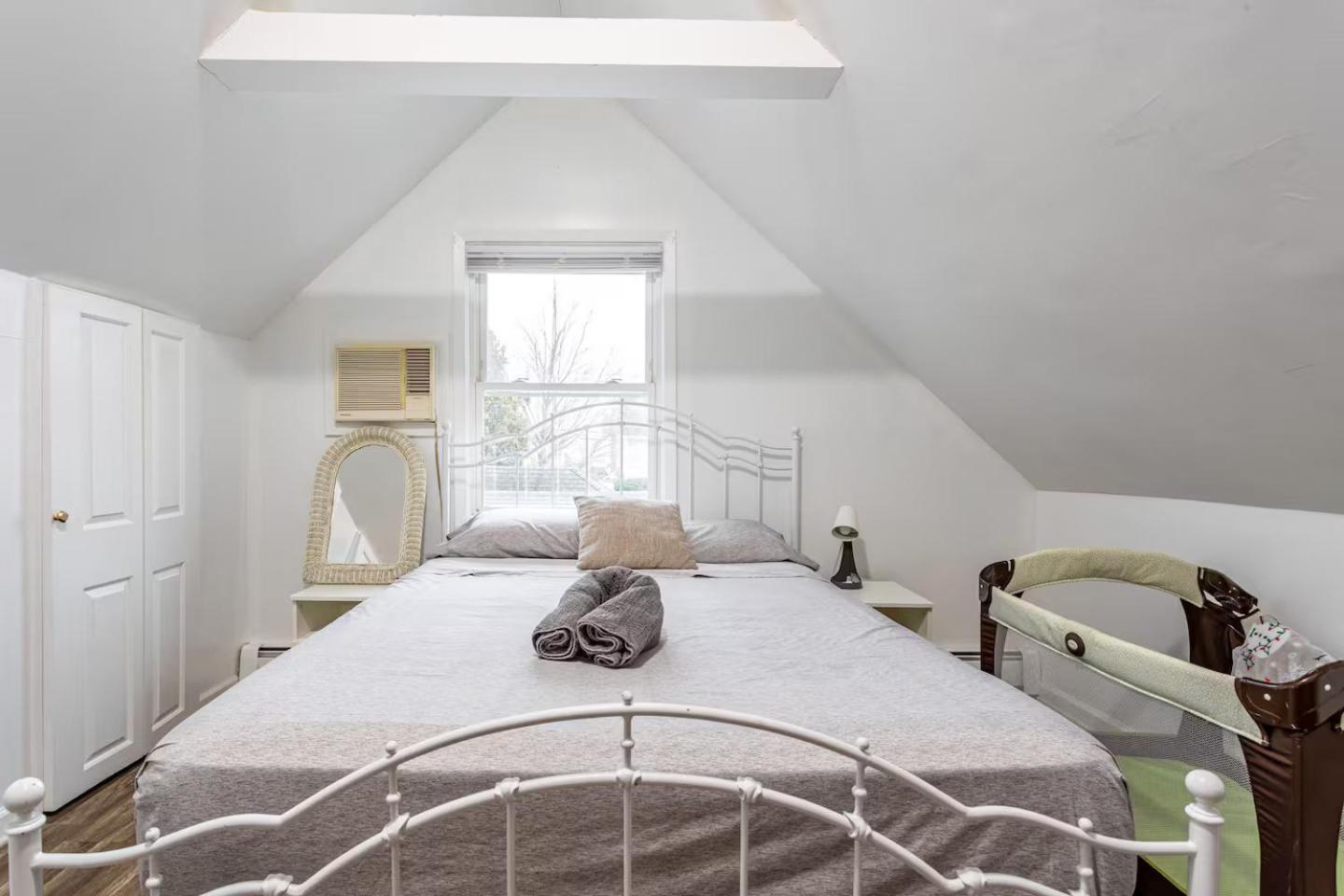 Entire 3bdr W/parking, Backyard, Firepit, Bbq New York