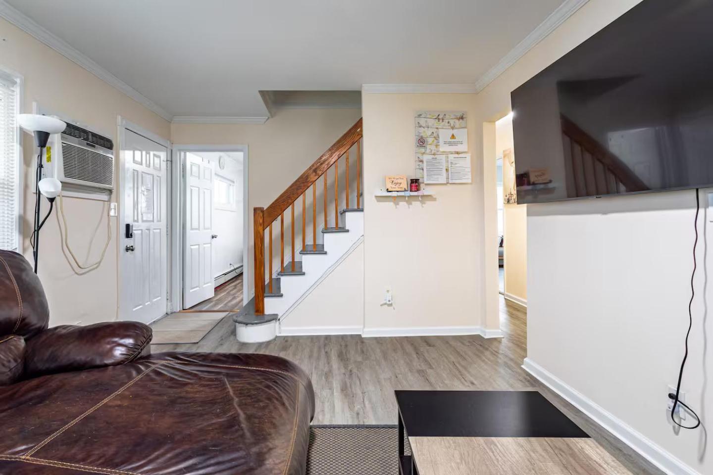Entire 3bdr W/parking, Backyard, Firepit, Bbq *