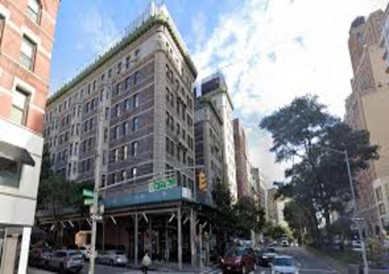 Park West Furnished 1 Bedroom Apartment *