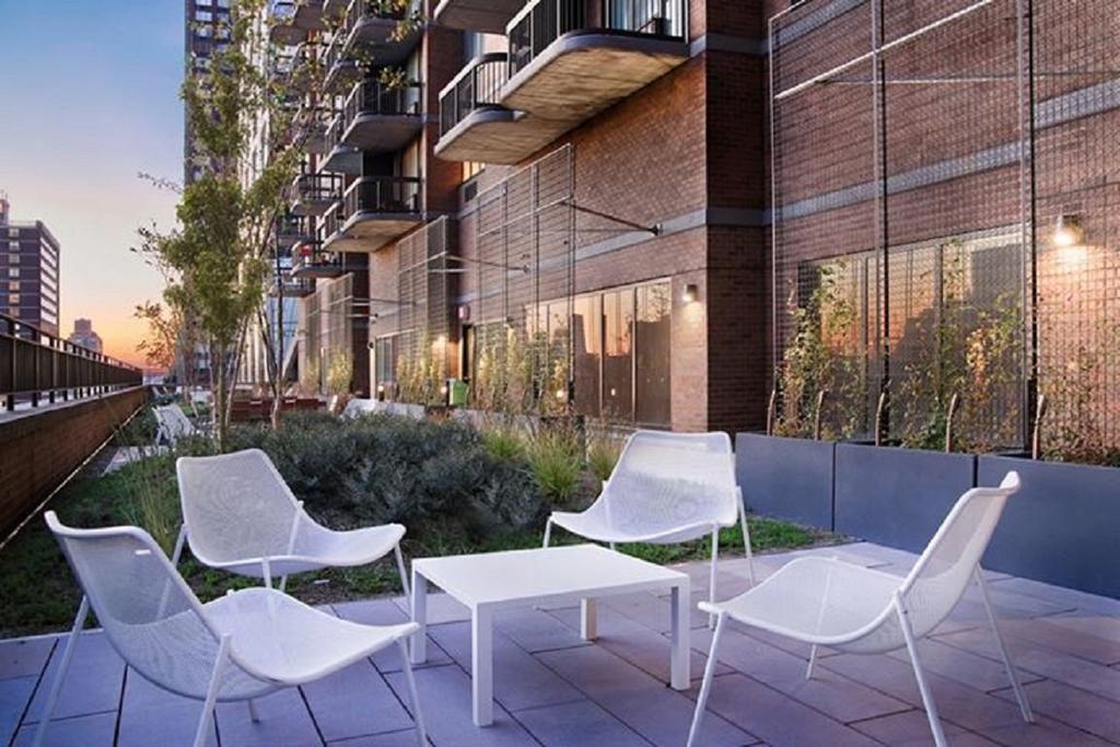 Global Luxury At Symphony House Apartment
