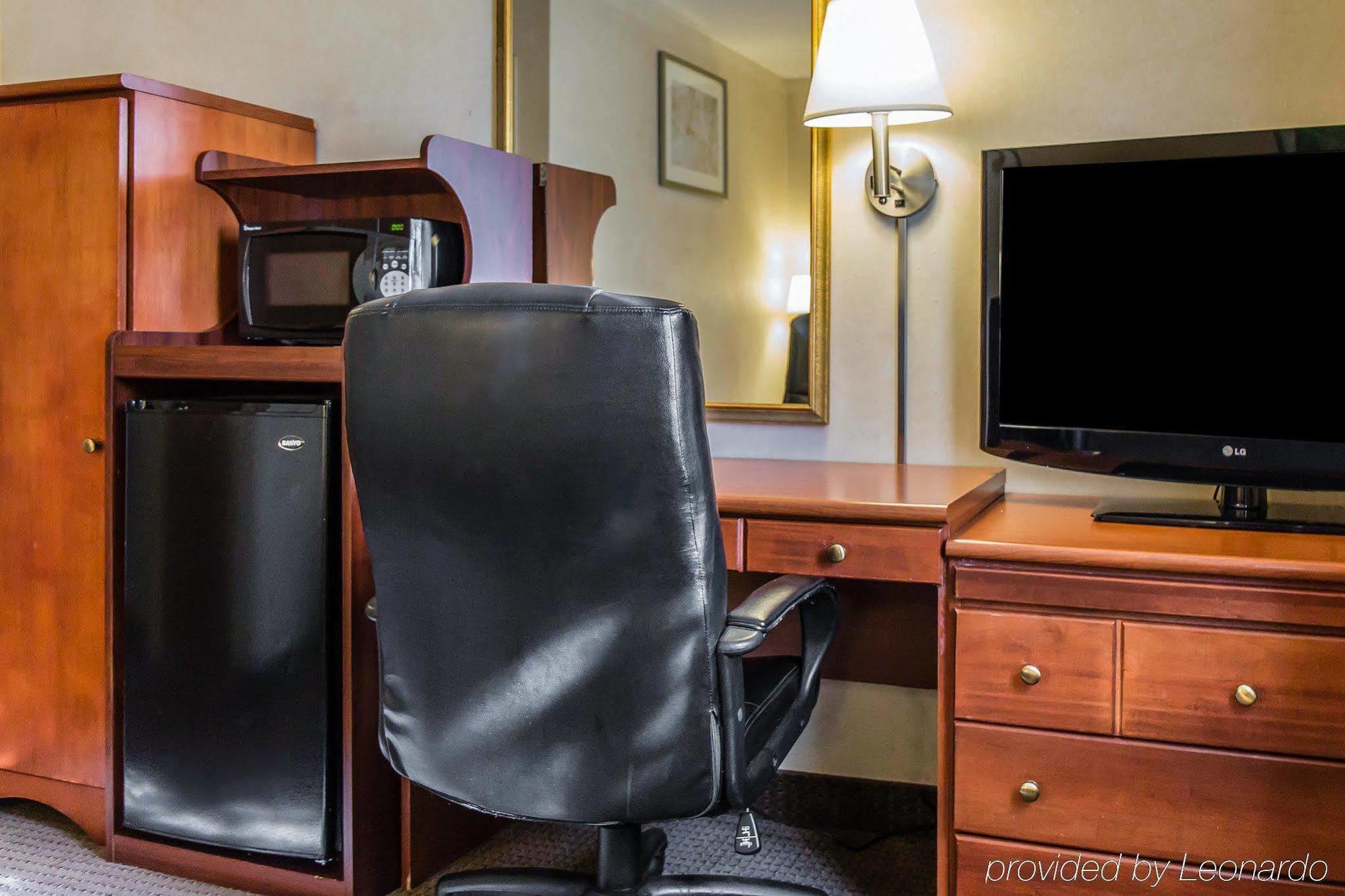 Red Lion & Long Island Hotel