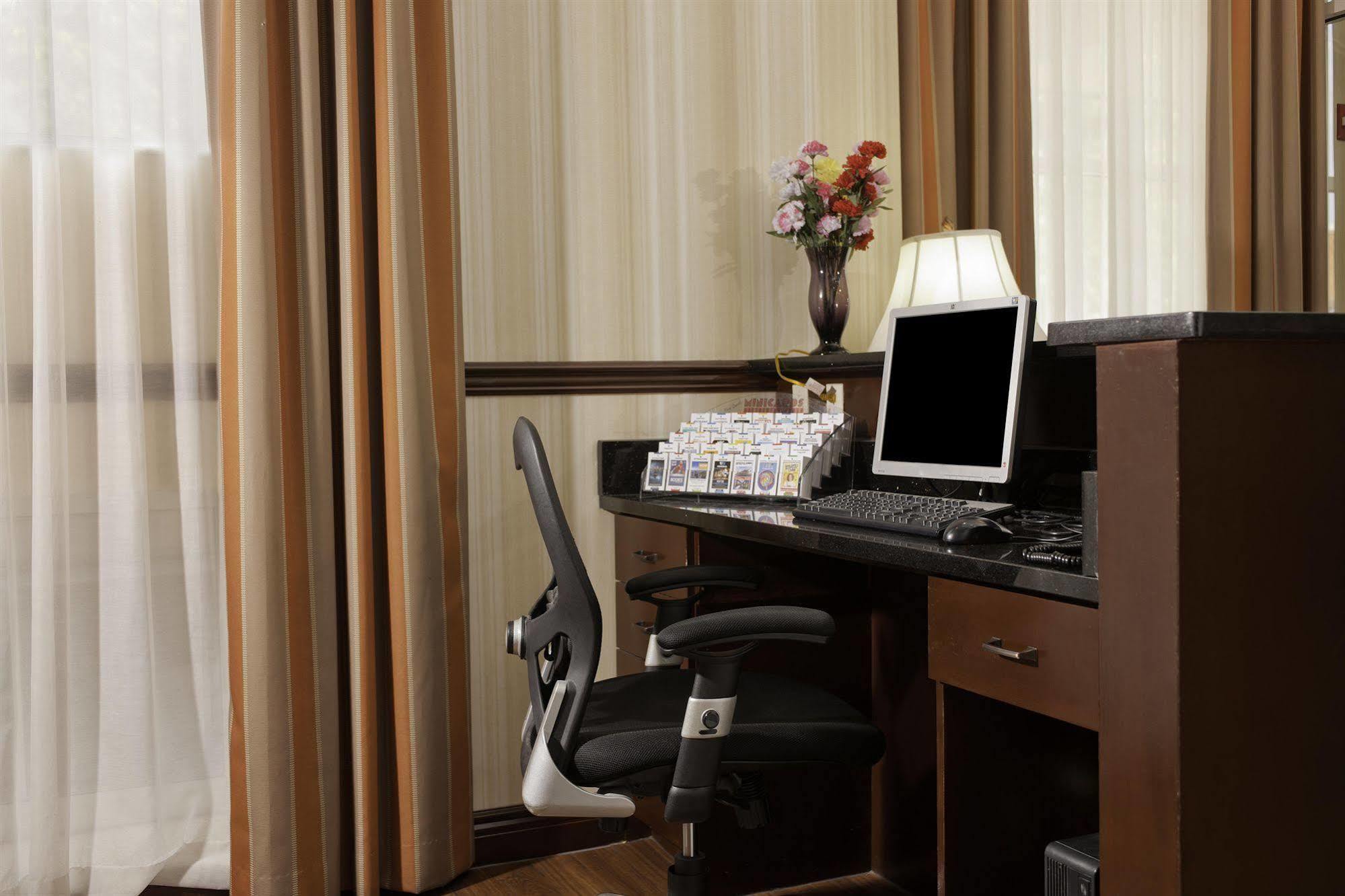 Hotel Queens County And New York