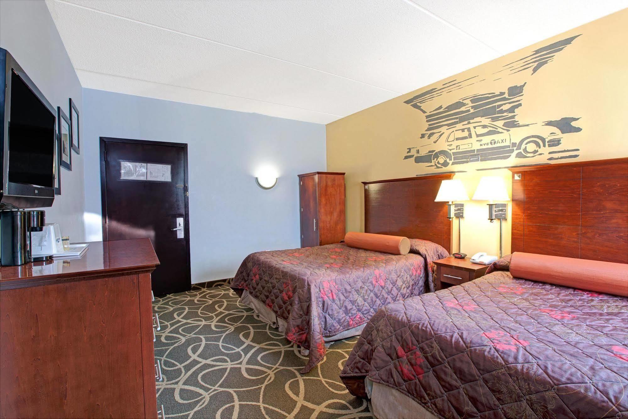 Howard Johnson Queens Village Hotel 2*