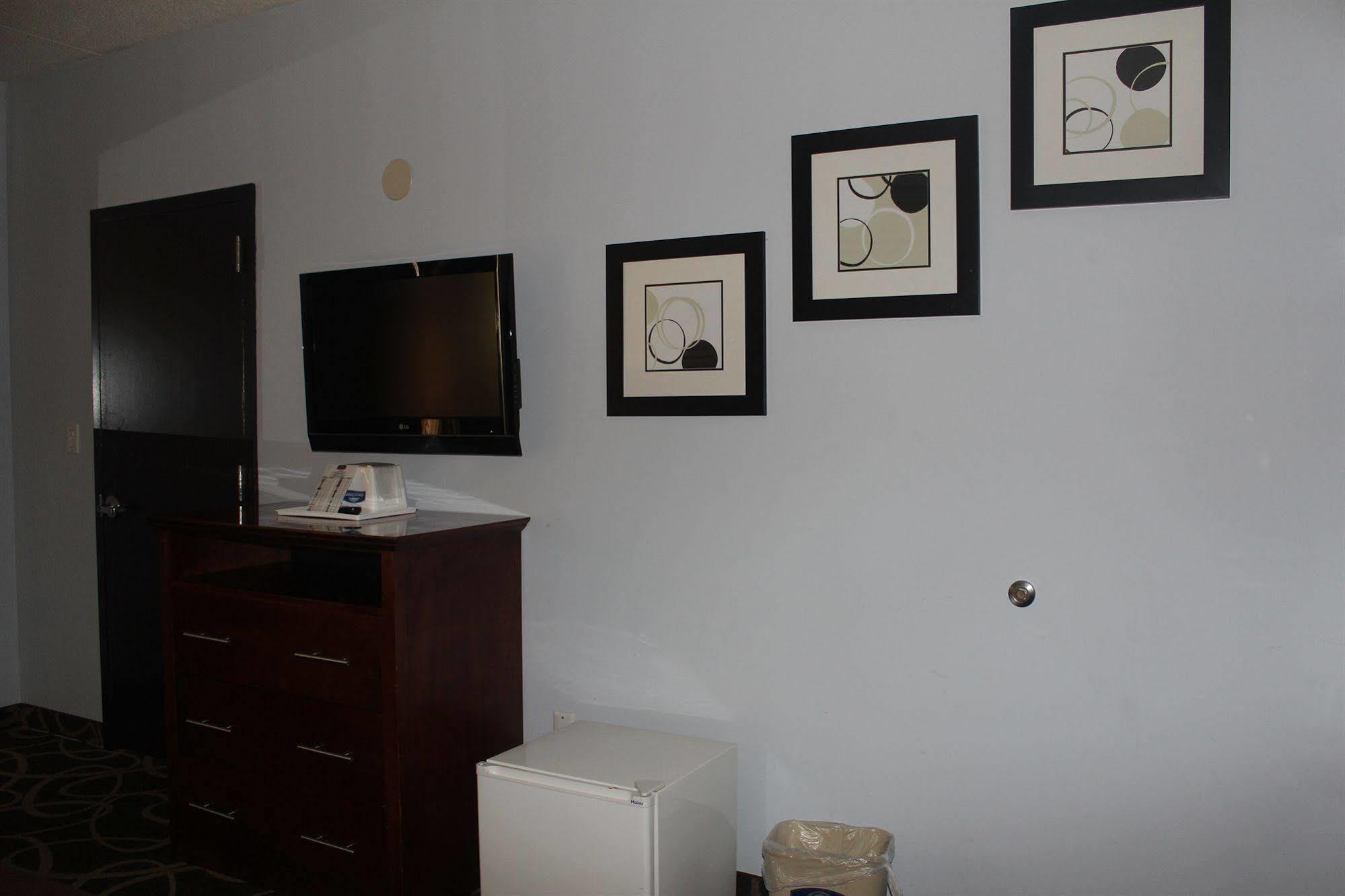 Hotel Howard Johnson Queens Village 2*