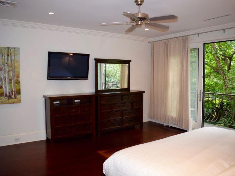 Murray Hill Sleeps 9 Apartment New York