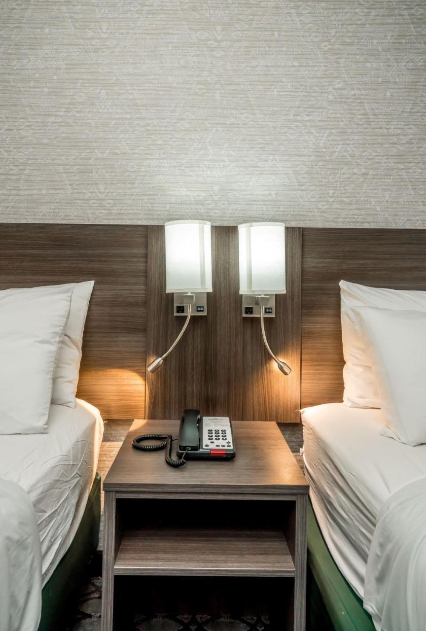 Letap Near Airtrain Jfk Airport 3*