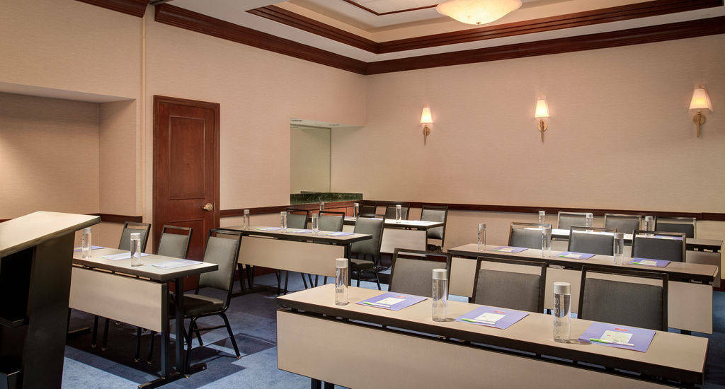 Courtyard Manhattan/times Square 3*