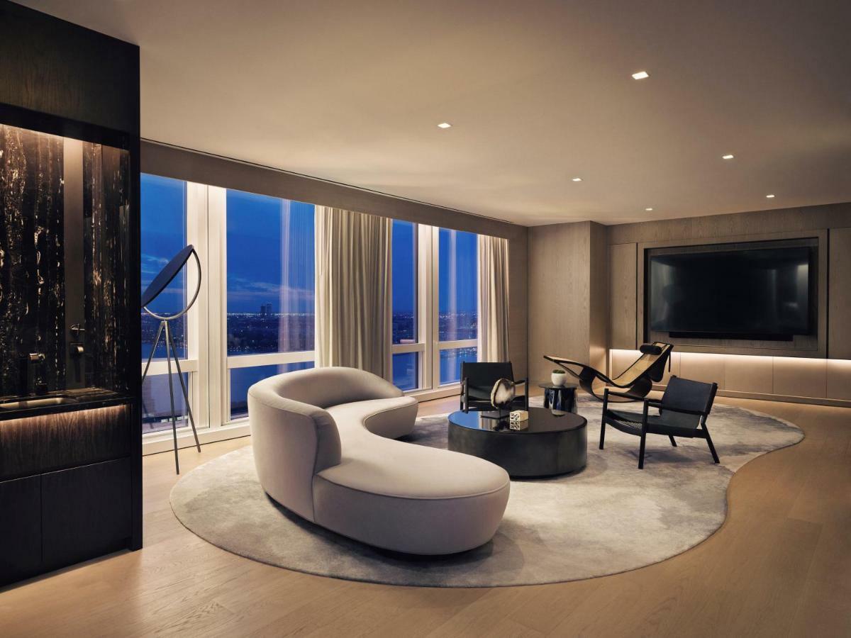 Equinox Hotel 5*