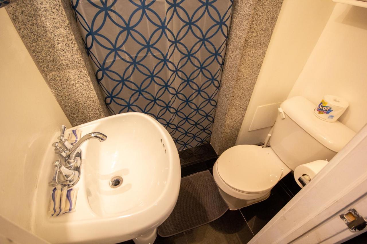 - 2 Bedroom In Midtown Apartment *