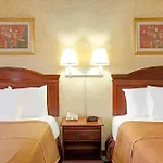 Hotel West Farms New York