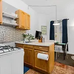 Cloverleaf - Perfectly Located Near Restaurants, Shops, & Sites Apartment New York