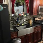 A Lavish In Queens Guest house