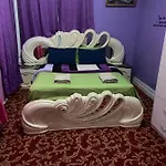 Guest house A Lavish In Queens *