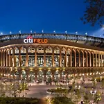 Luxurious Room Near Laguardia & Jfk