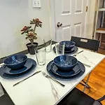 Hello Broadway Apartment