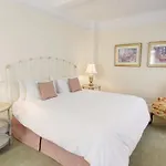 Hotel Roger Smith 3*